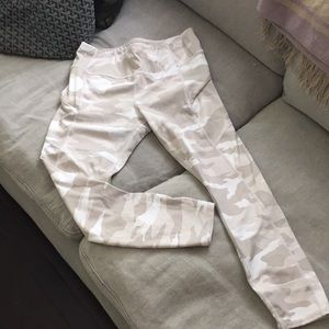 Athleta Size M Camo Yoga Leggings Pants